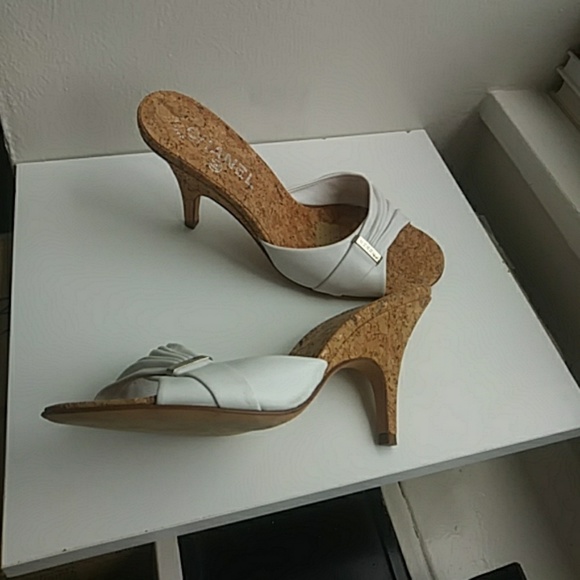CHANEL WHITE & CORK WEDGE MULES, 3,5 INCH, SIZE 7 - Picture 2 of 8